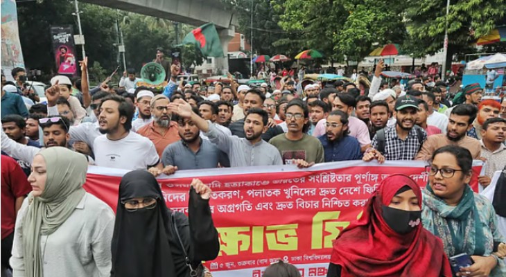 হাদি হত্যার বিচারের দাবিতে ইনকিলাব মঞ্চের বিক্ষোভ মিছিল